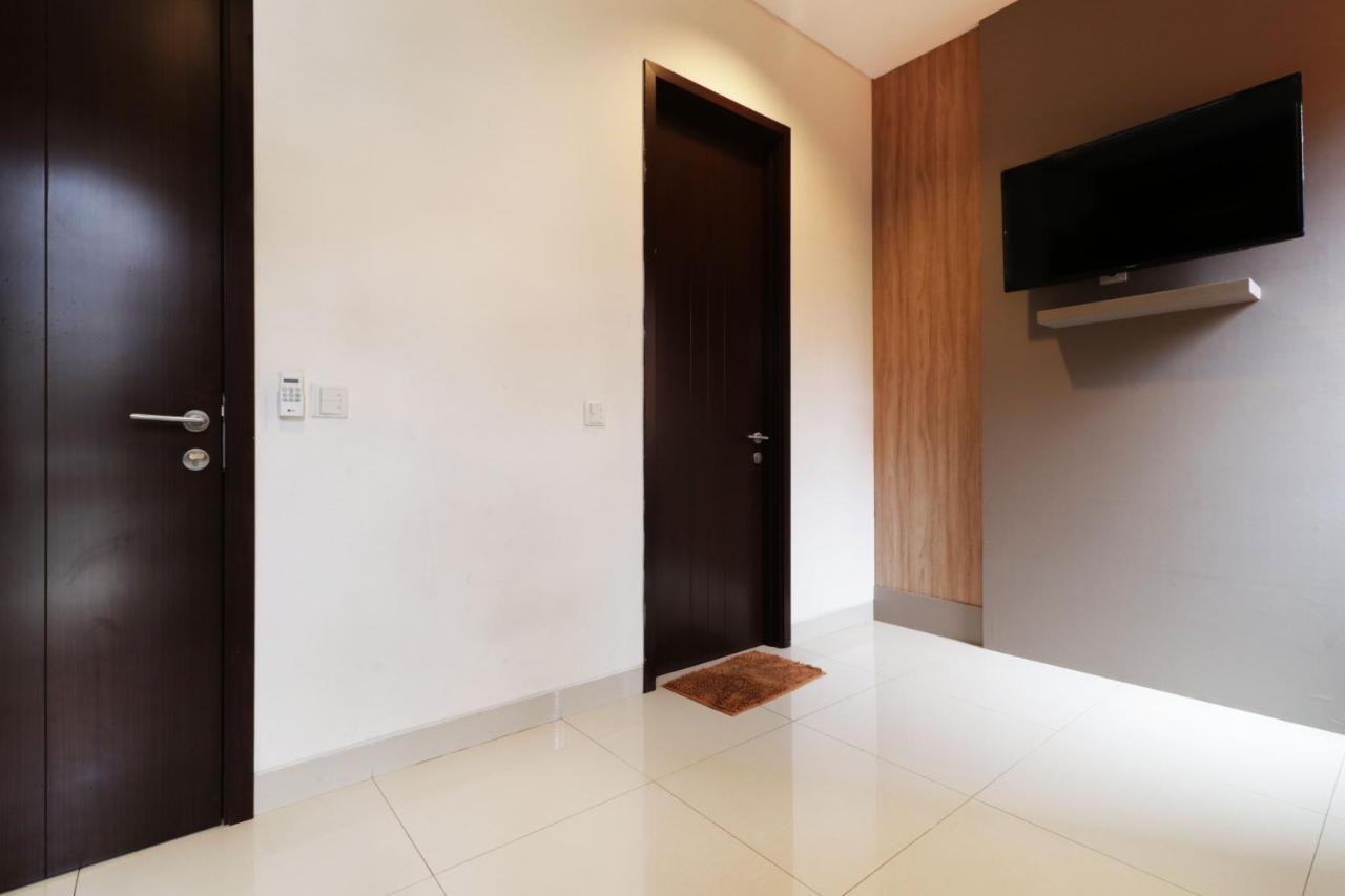 Oliver's Guest House Tangerang Extérieur photo