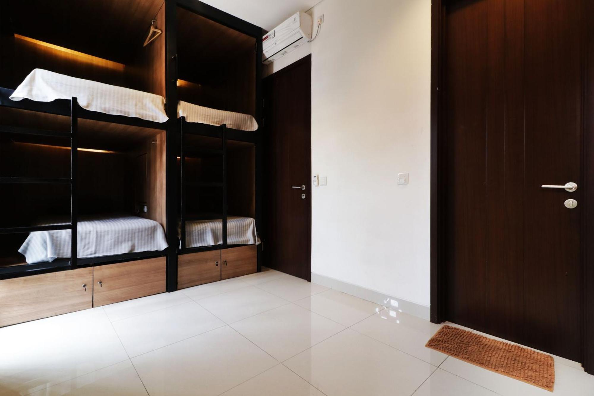 Oliver's Guest House Tangerang Extérieur photo