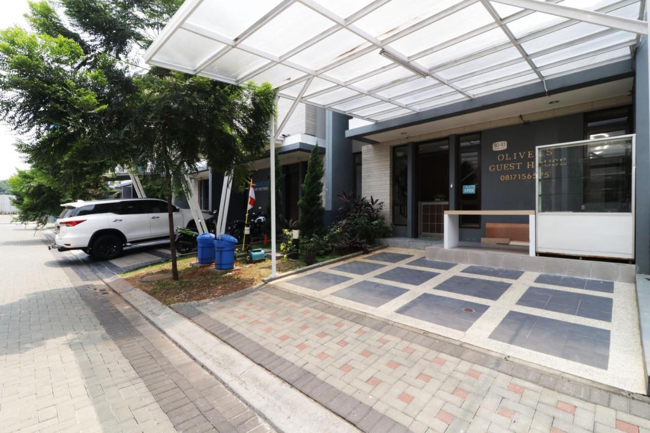 Oliver's Guest House Tangerang Extérieur photo